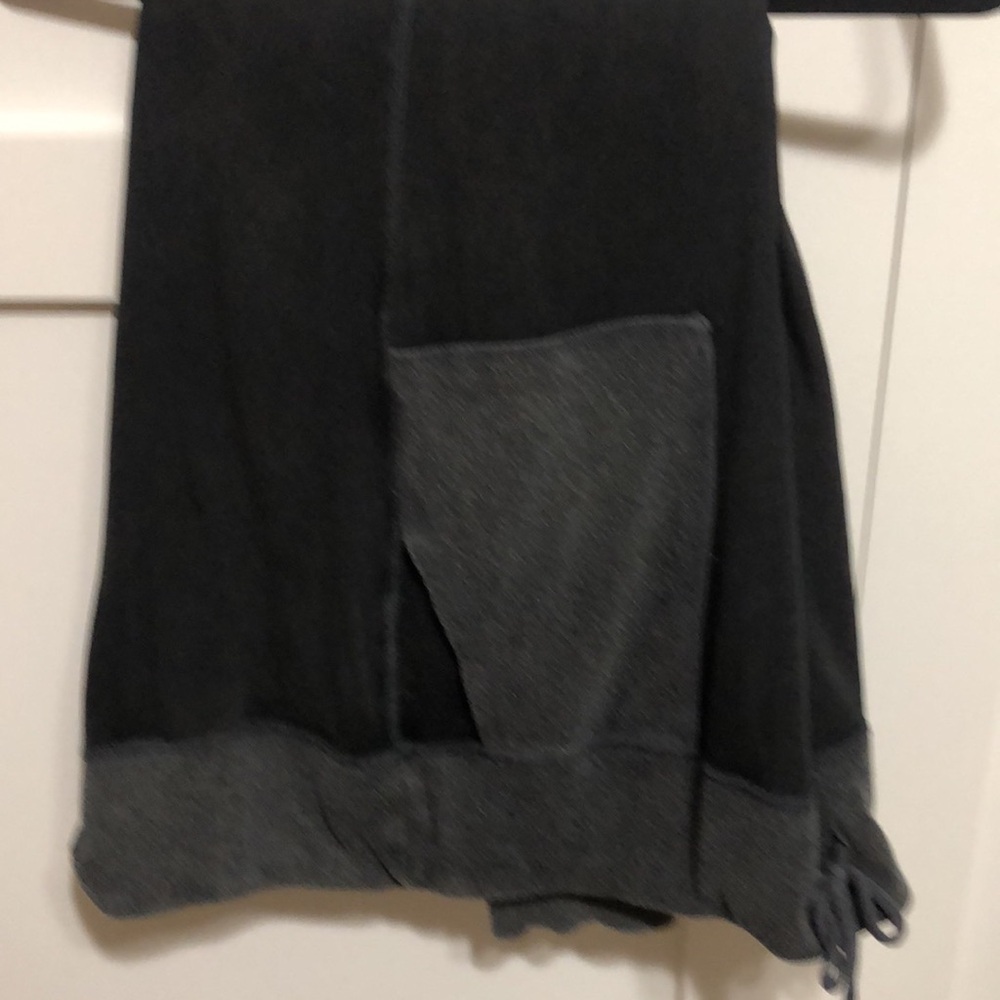 Wild Fable Joggers with pockets and draw strings. - Picture 2 of 4